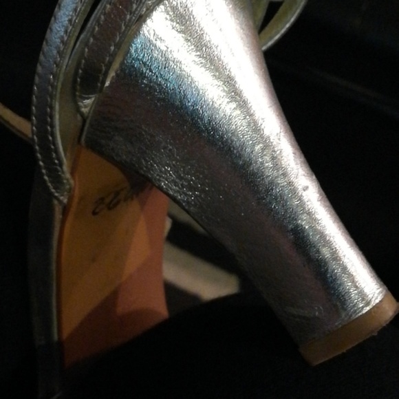 Silver NYLA heels - Picture 6 of 7